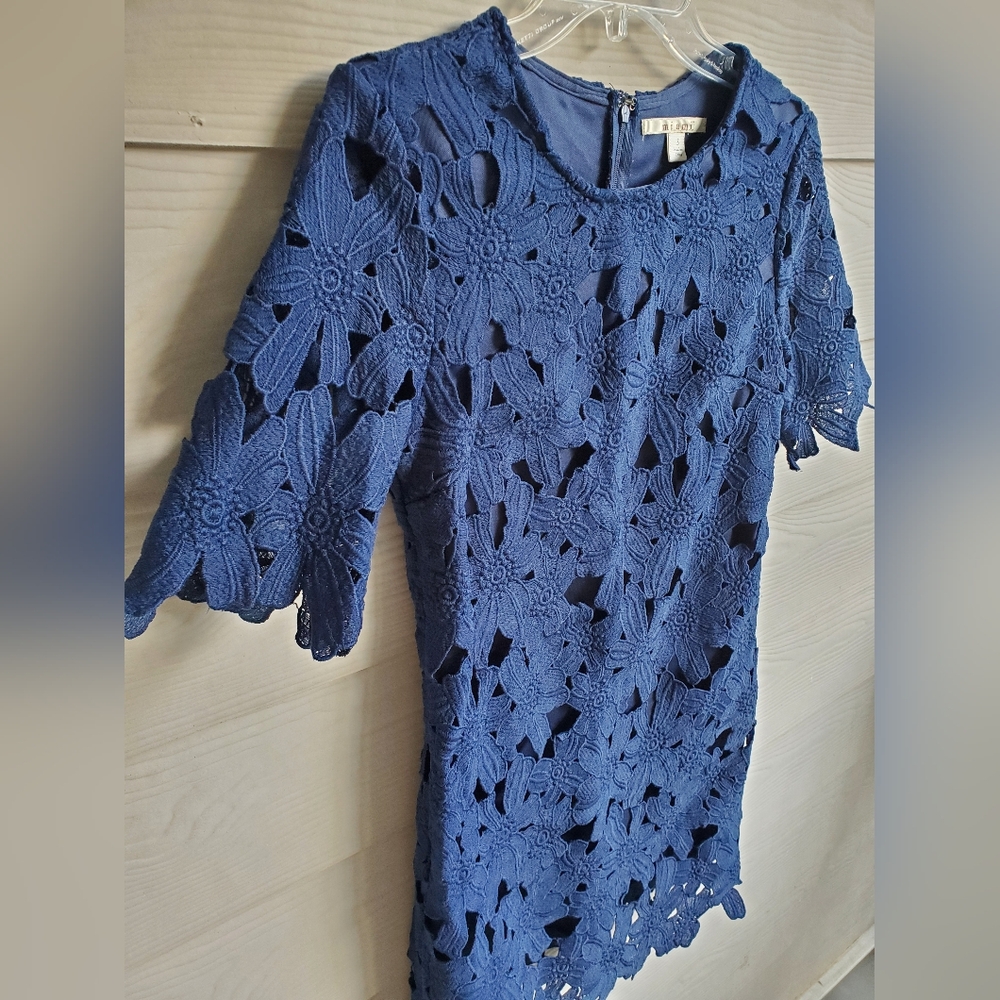 miami by Francesca's Navy Blue Floral Lace Overlay Above-the-knee Sheath Dress - Picture 12 of 16
